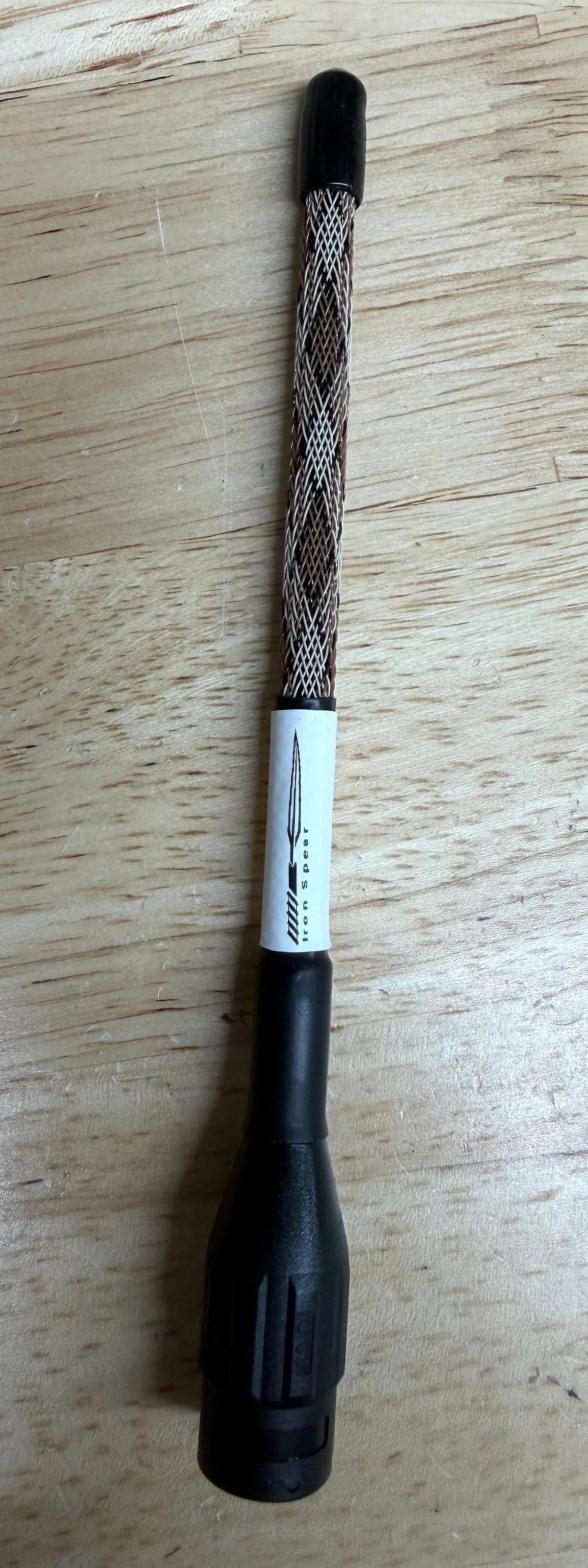 Minimus antenna Snake on wood.